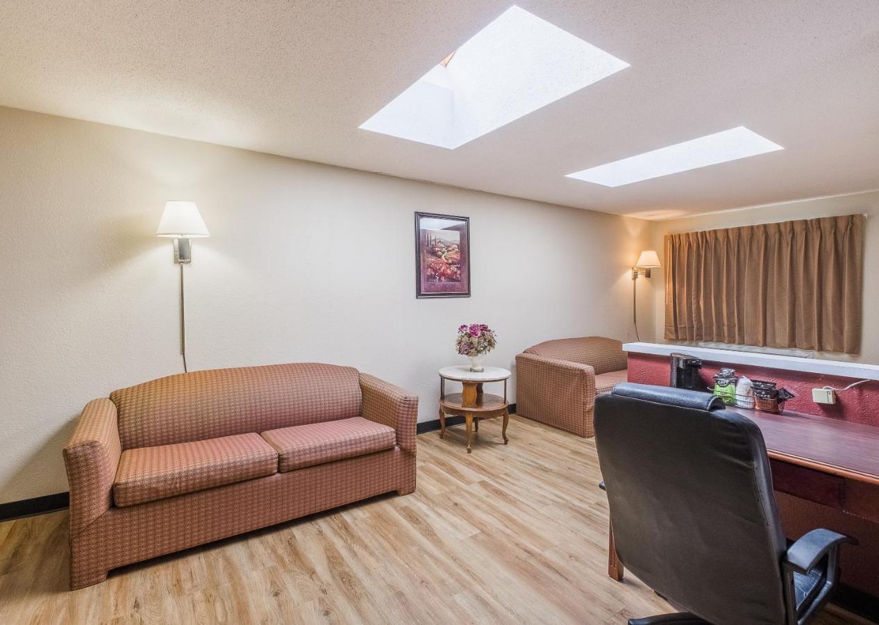 Red Roof Inn Hartford - Vernon Eksteriør billede