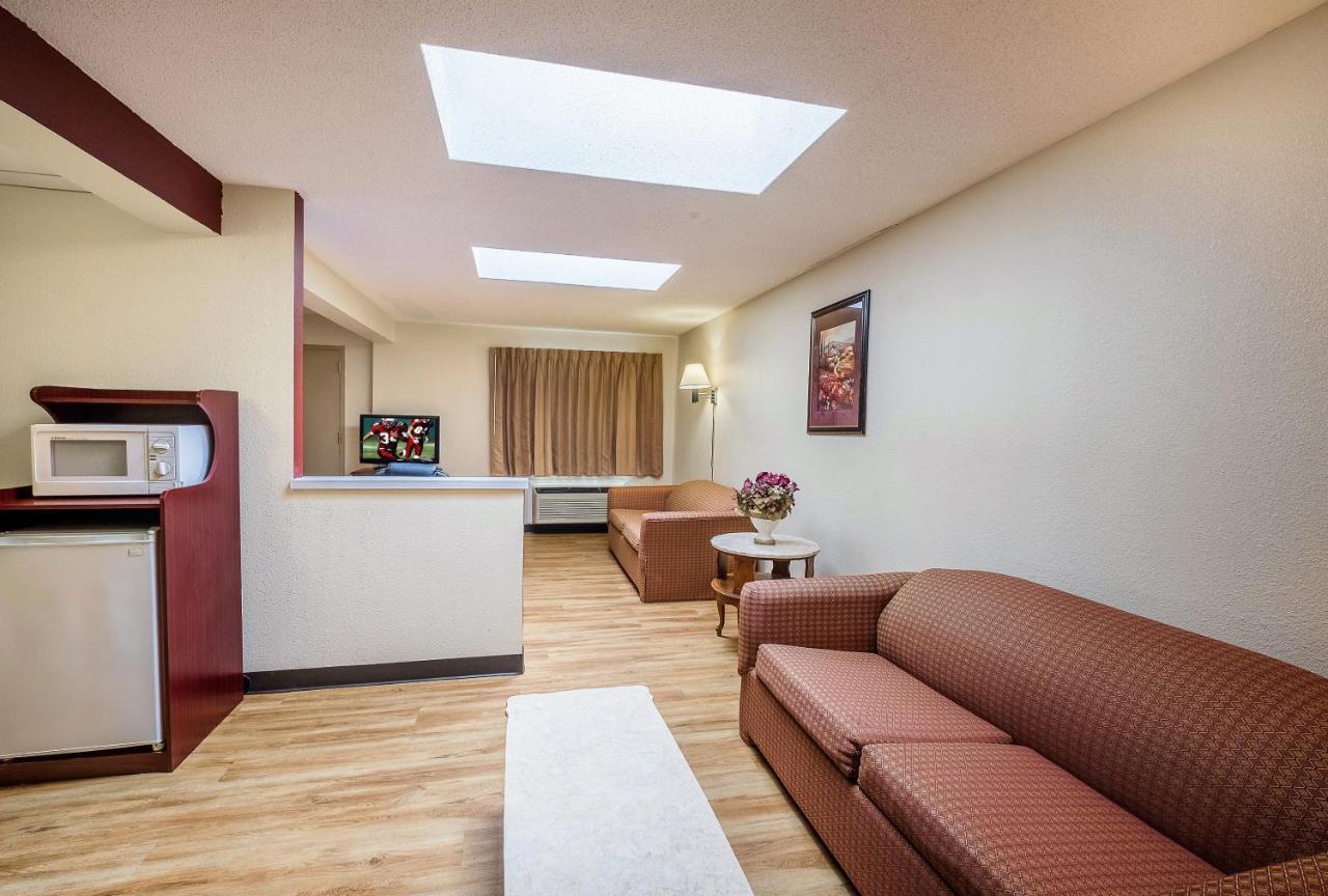 Red Roof Inn Hartford - Vernon Eksteriør billede